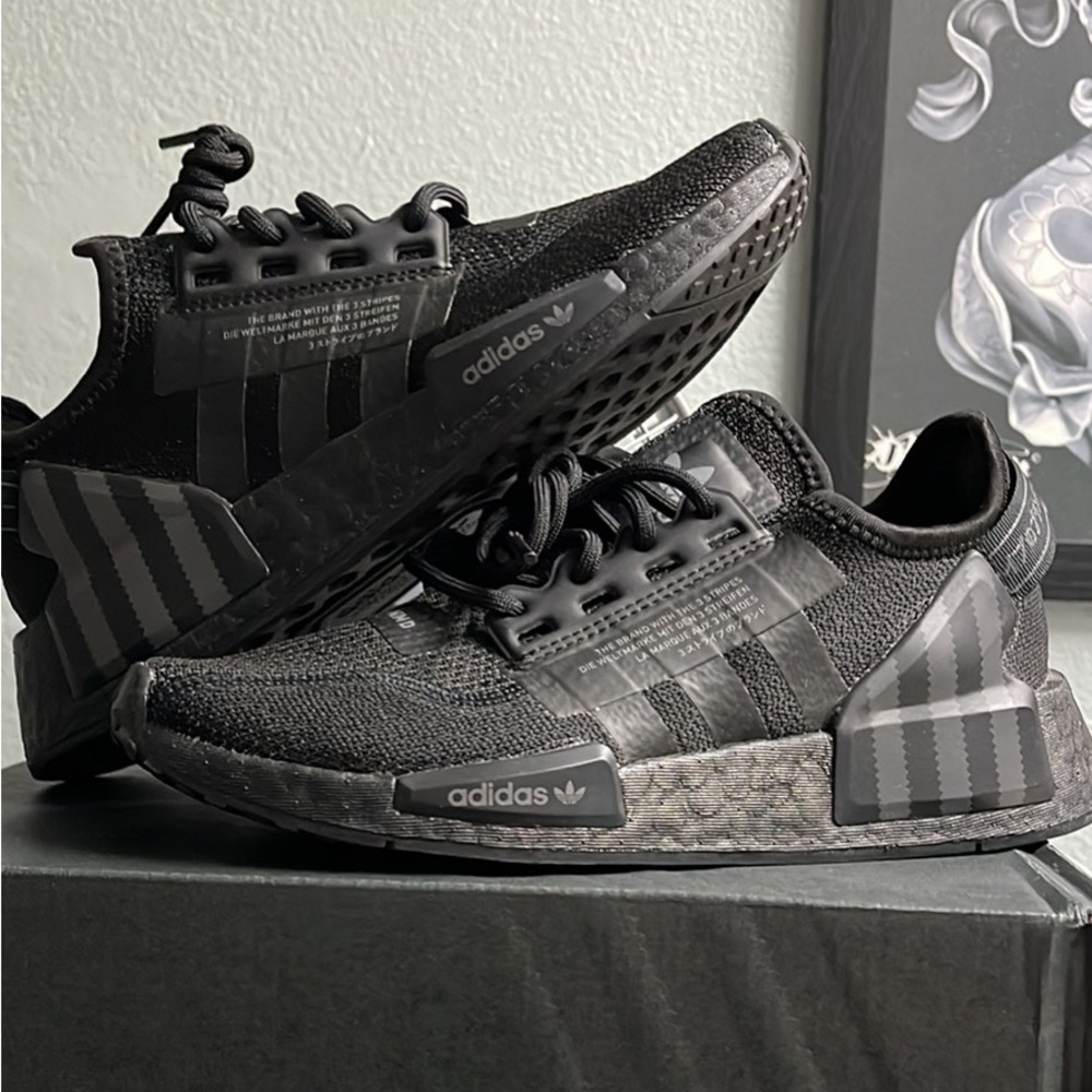 adidas Originals NMD R1 V2 Casual Sneakers